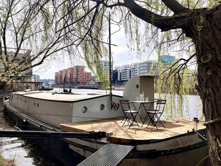 Prague On Boat, Privat Pier, Free Parking Hotell Exteriör bild