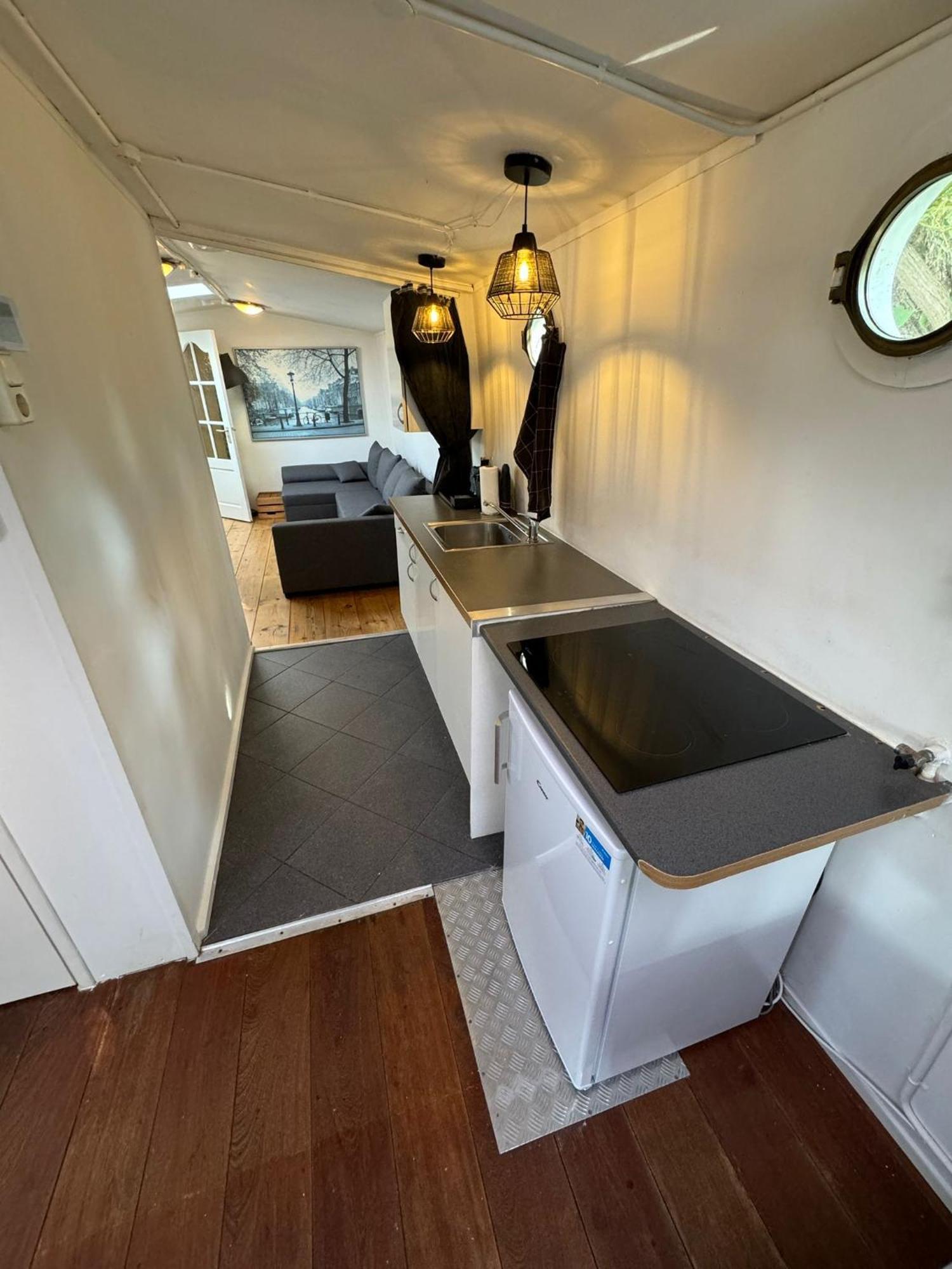 Prague On Boat, Privat Pier, Free Parking Hotell Exteriör bild